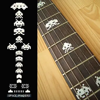 Hmatník Značky Vložkou Nálepky, Nálepky pre Gitaru, Bass - Space Invaders (Biela Hruška/Farebná)
